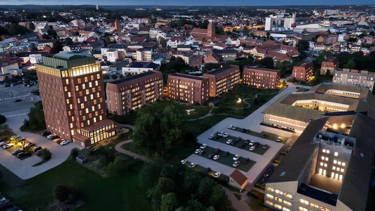 Trods stor protest fra lokale fik byråd trumfet hotel med 117 værelser og 143 boliger igennem: Nu er beslutningen blevet ophævet