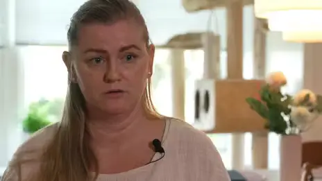 13-årig psykisk syg pige bor bag pigtråd med kriminelle unge - TV 2