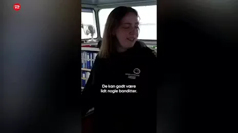 Danmarks yngste færgenavigatør elsker at stå bag roret - TV 2