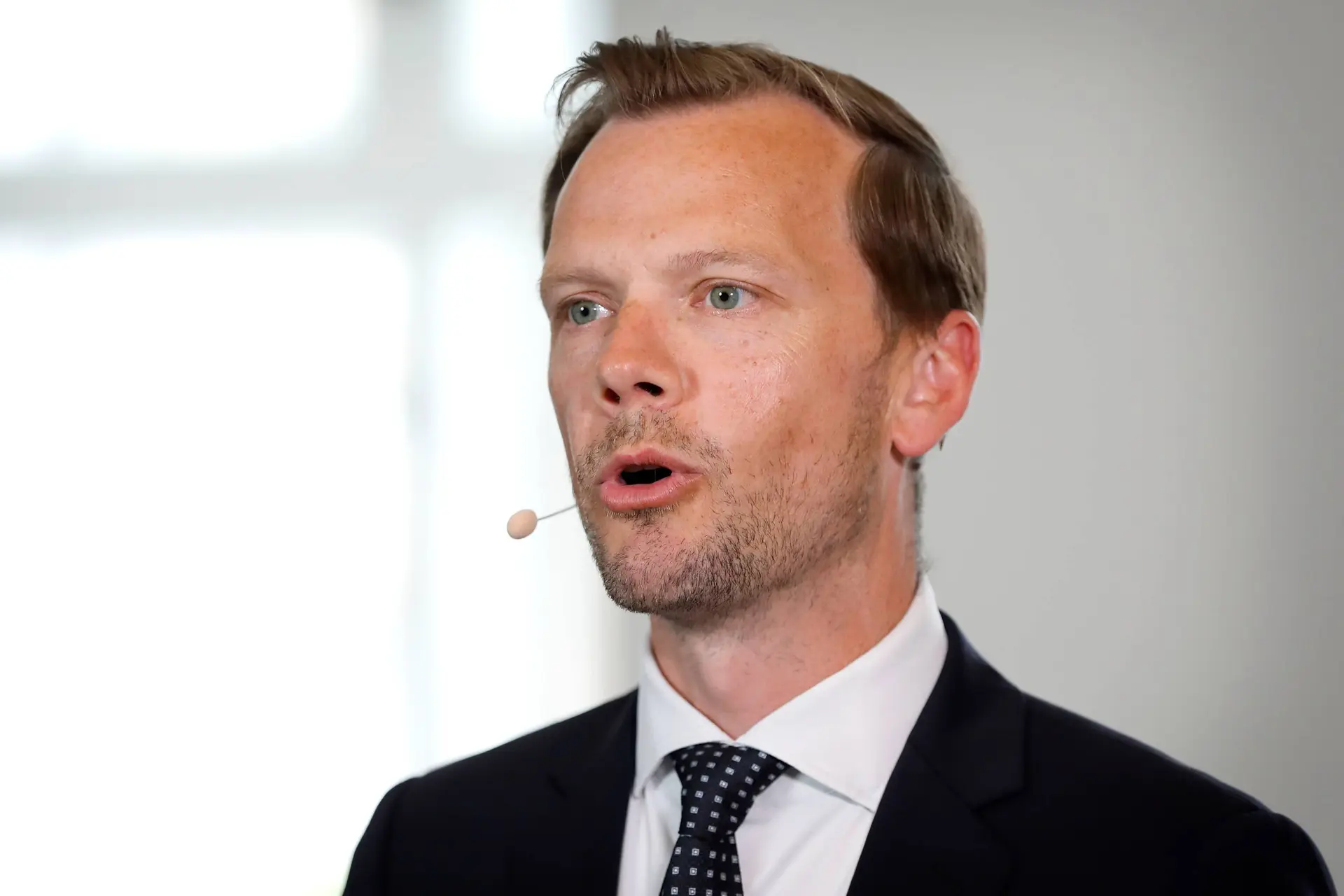 Regeringen vil hæve afgifter på elbiler og tage SU'en fra hjemmeboende børn - Jyllands-Posten