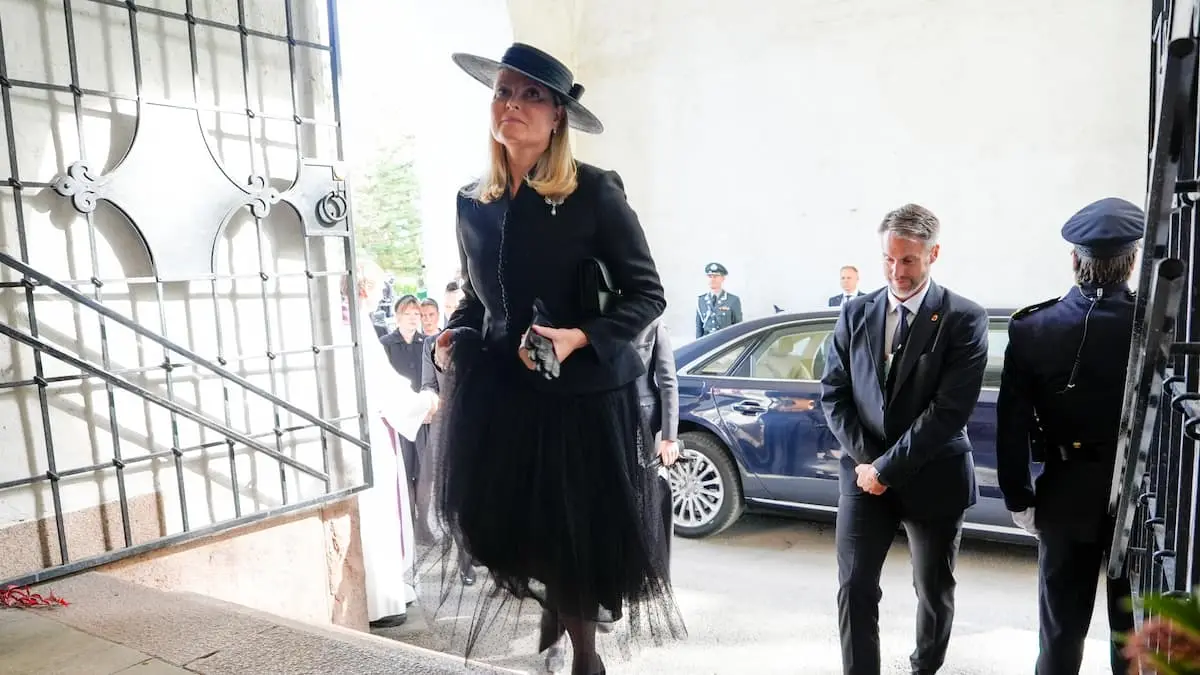 Dronning Mette-Marit må melde afbud: Har fået luftvejsinfektion