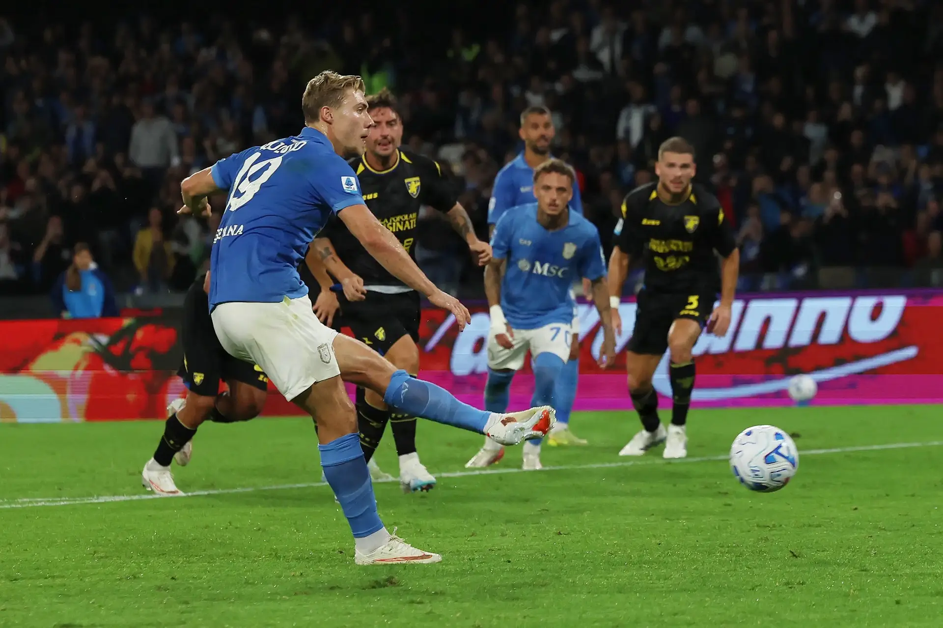 Højlund misbruger straffespark i Napoli-sejr