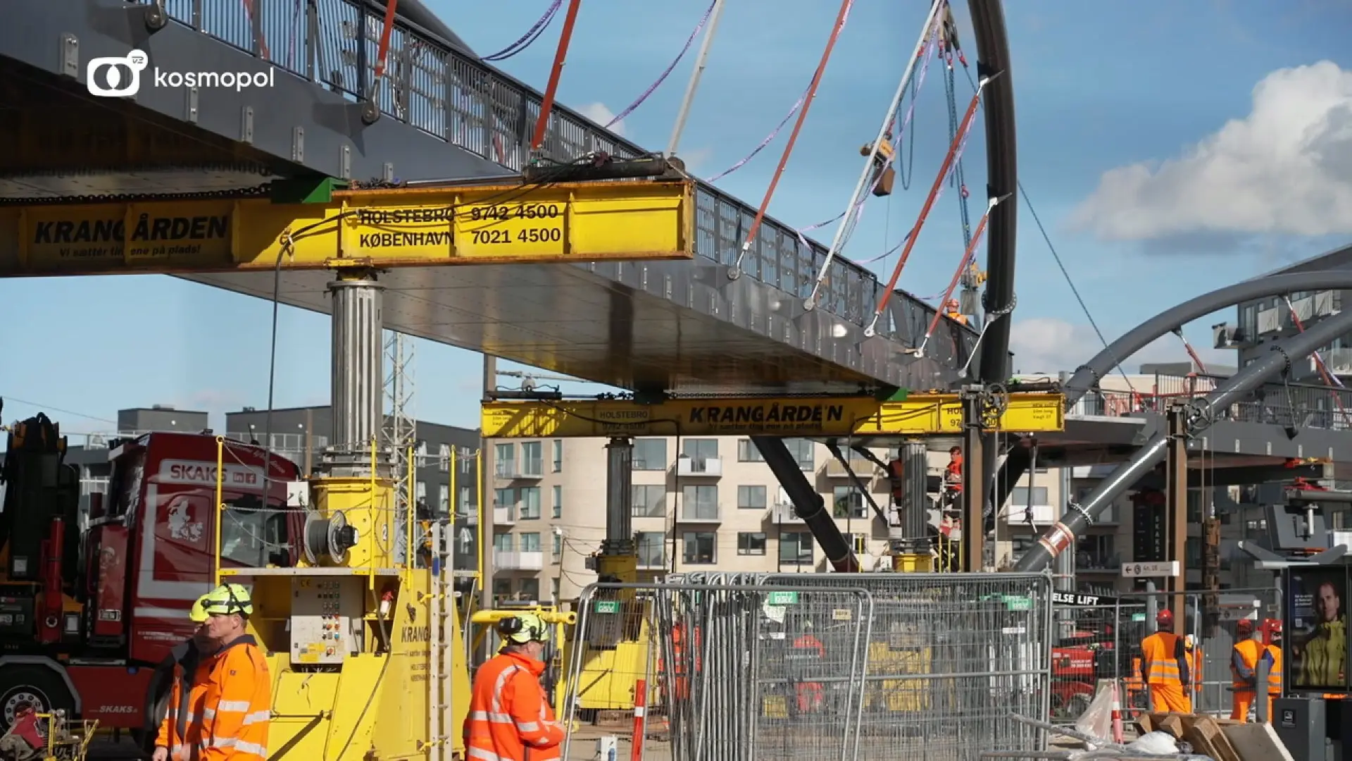Se video: Kompliceret arbejde med kæmpe kraner på Hillerød Station