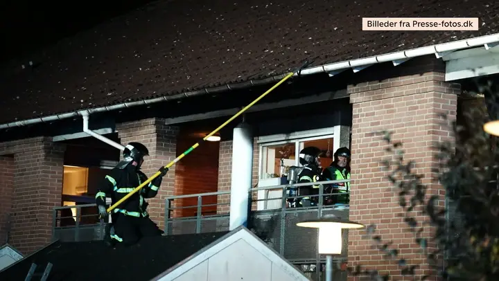 Beboere evakueret fra brand i etageejendom