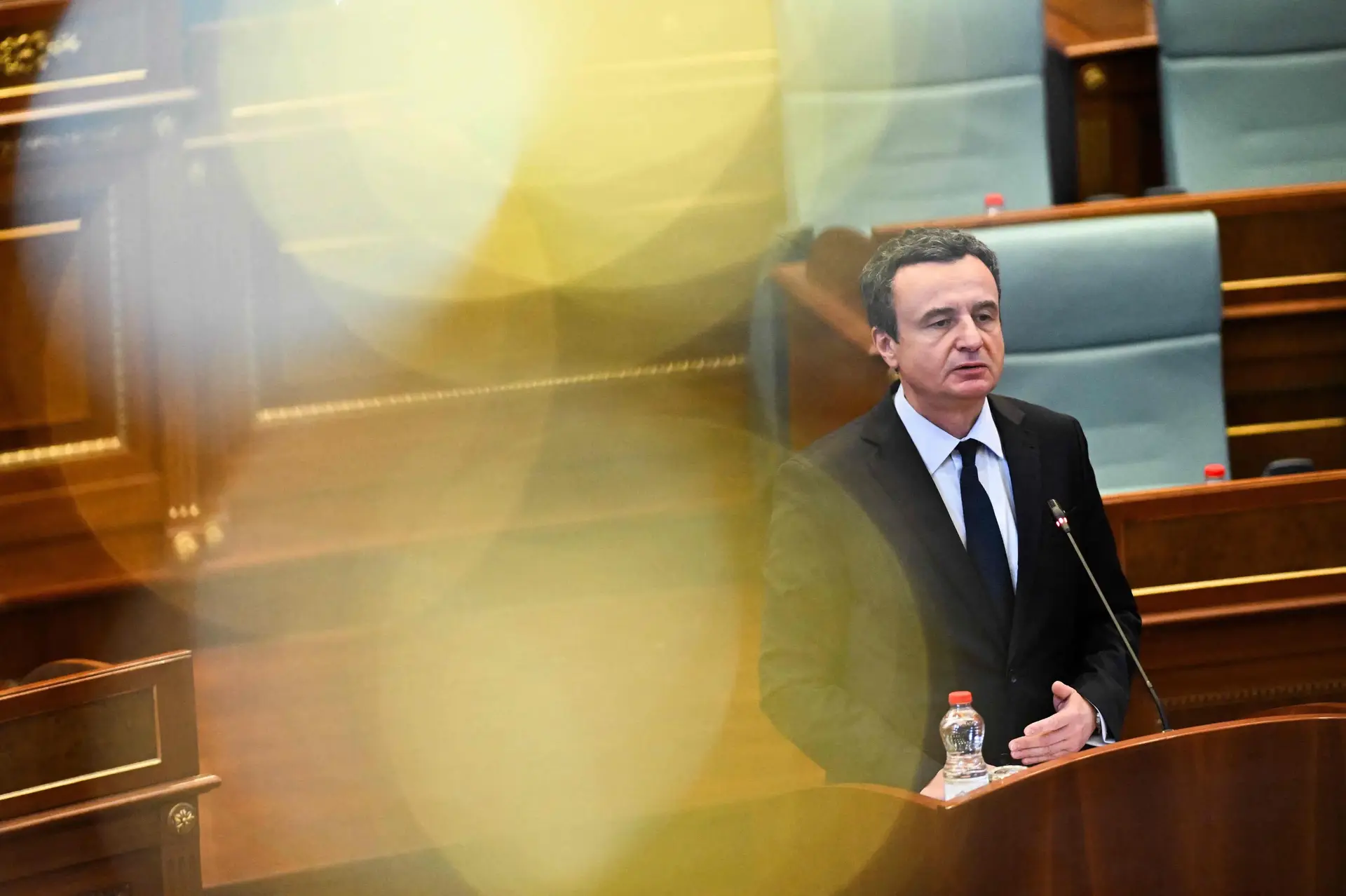 Kosovos parlament vælger præsident og afværger et nyvalg