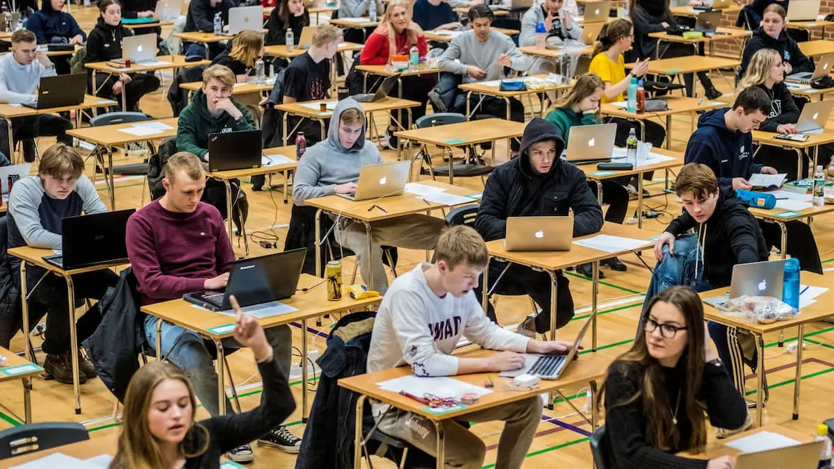 Resultater i skriftlig dansk tager nyt dyk i gymnasierne
