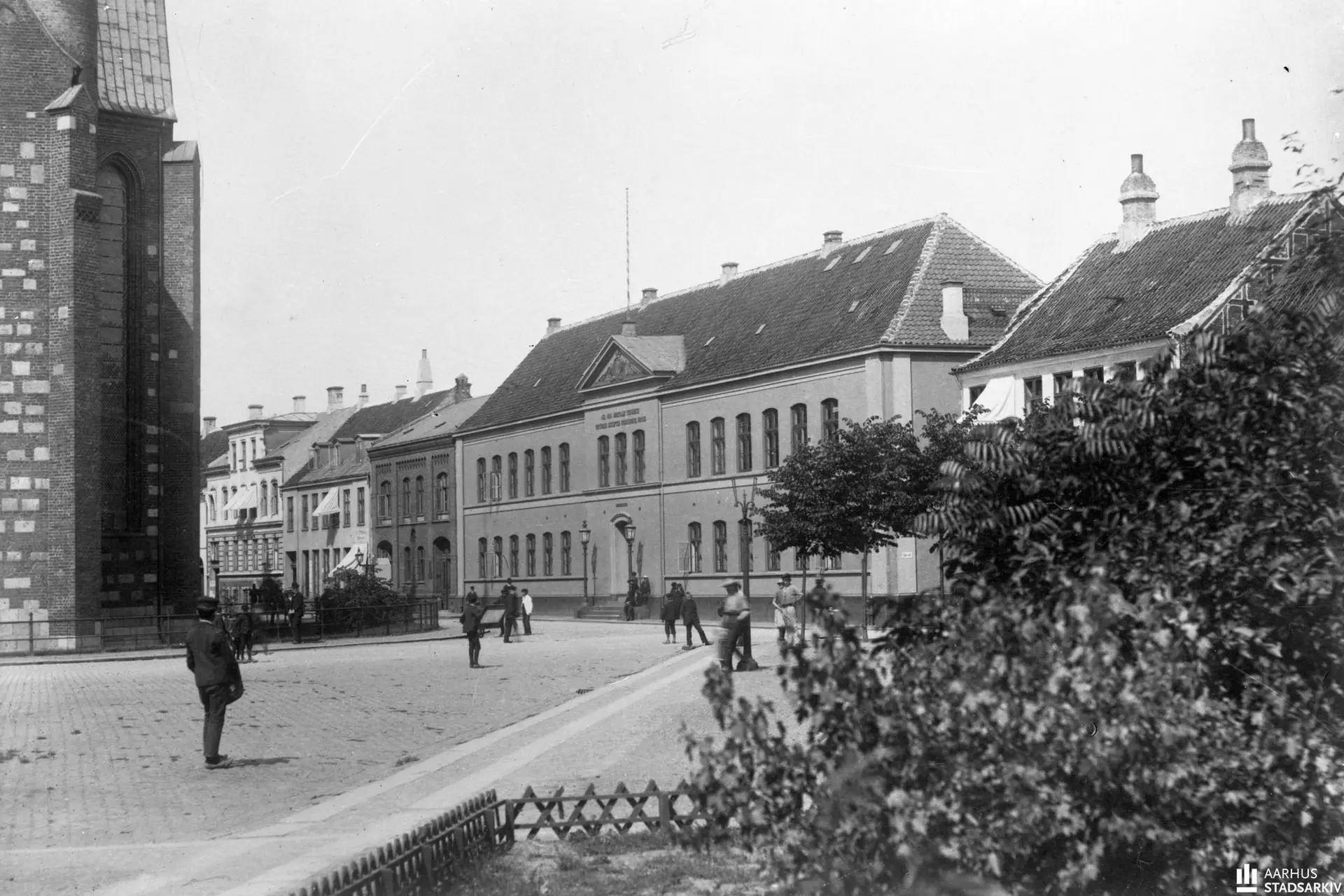 Det tog over 700 år, før piger fik adgang til Aarhus Katedralskole - Din Avis