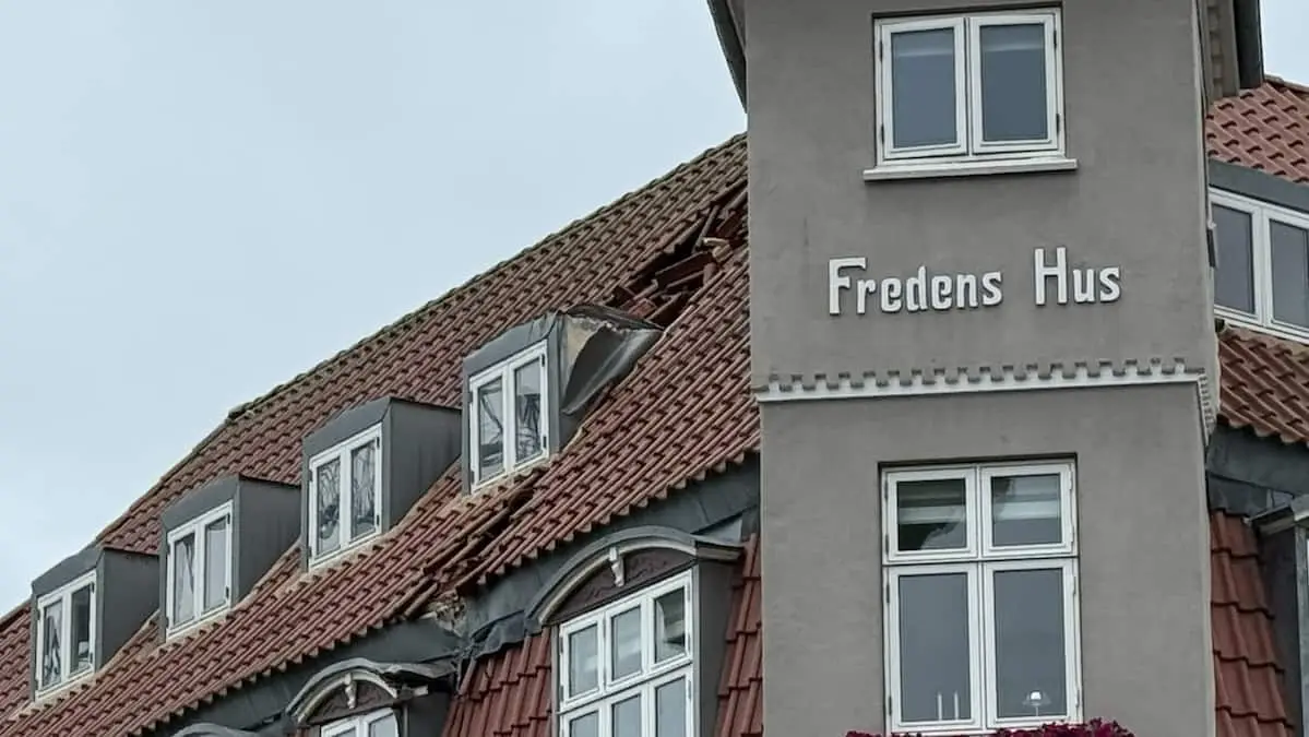 Tonstung væltet kran er nu rejst igen