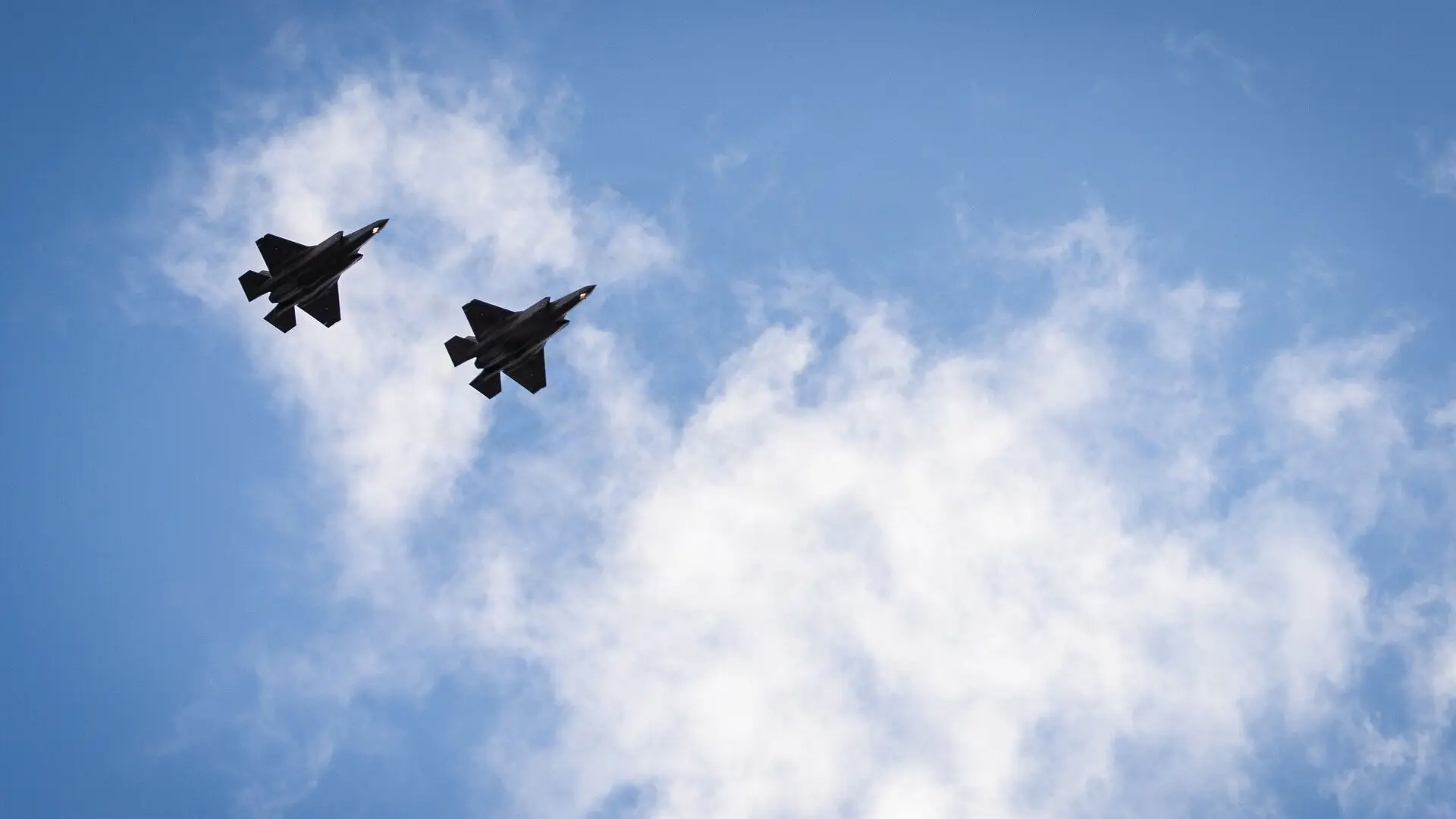 Forsvaret sender kampfly i luften