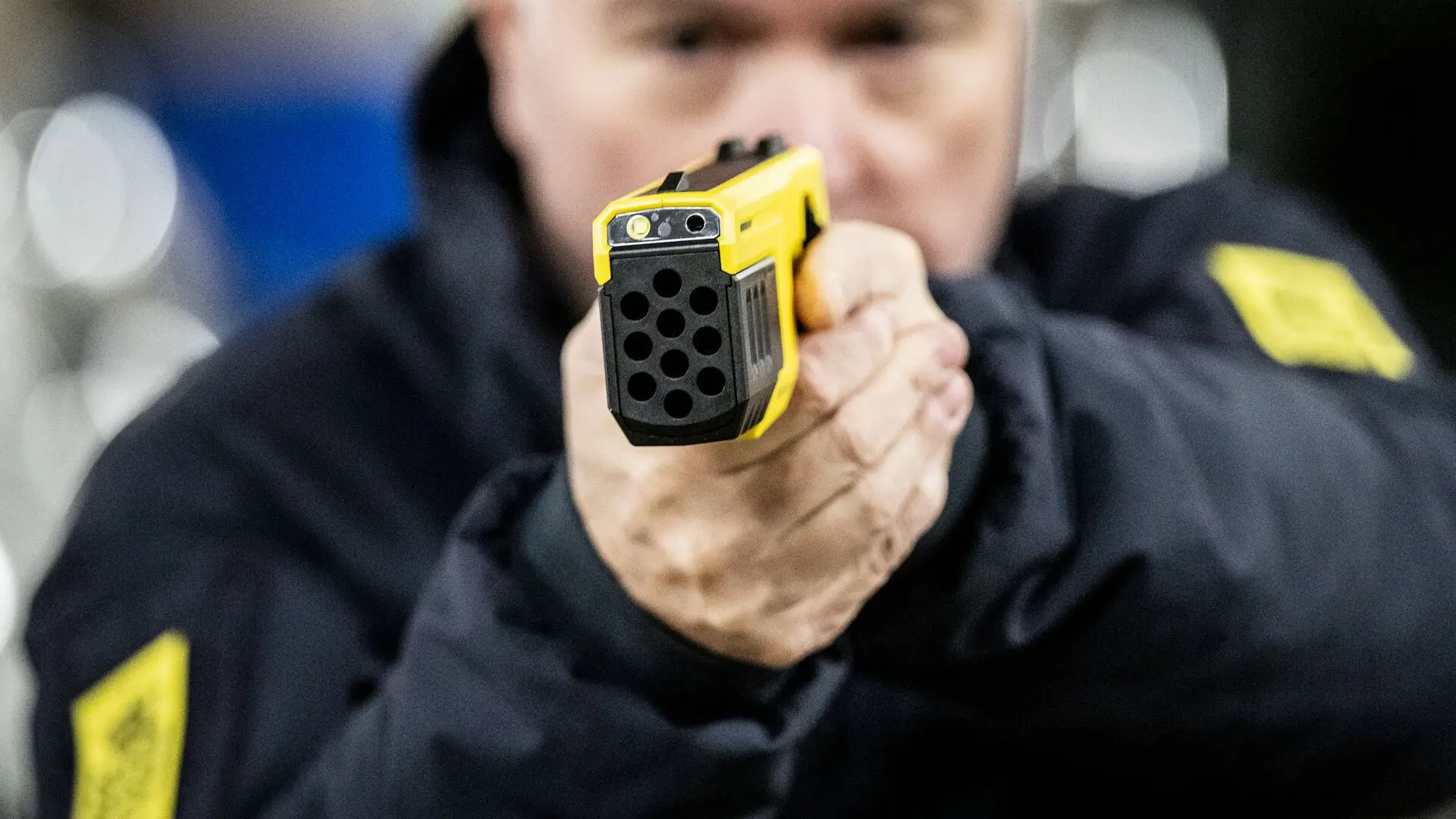 Efter to års forsøg på Vestegnen: Nu får alle betjente strømpistoler