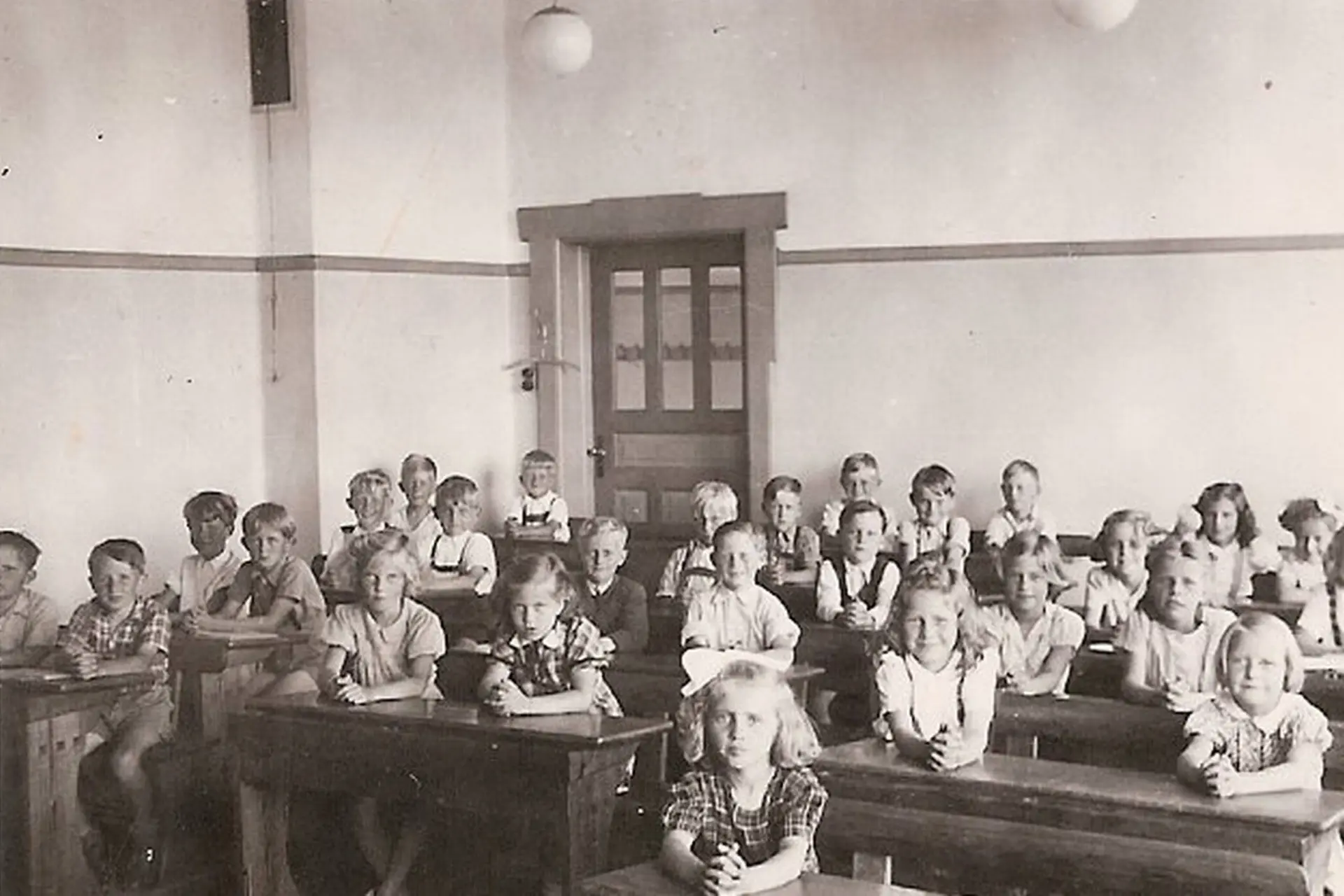 De startede i 1.C i 1946. Otte årtier senere mødes de stadig - Din Avis