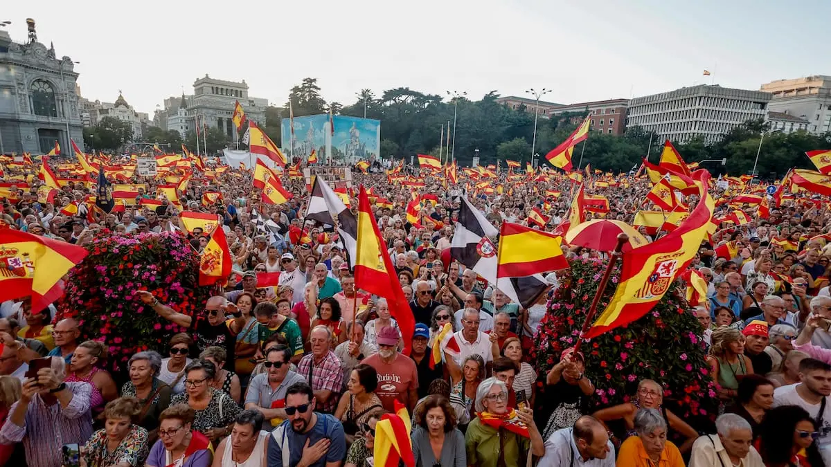 Efter afsløring af hemmelig rapport: 100.000 demonstranter går på gaden i Spanien
