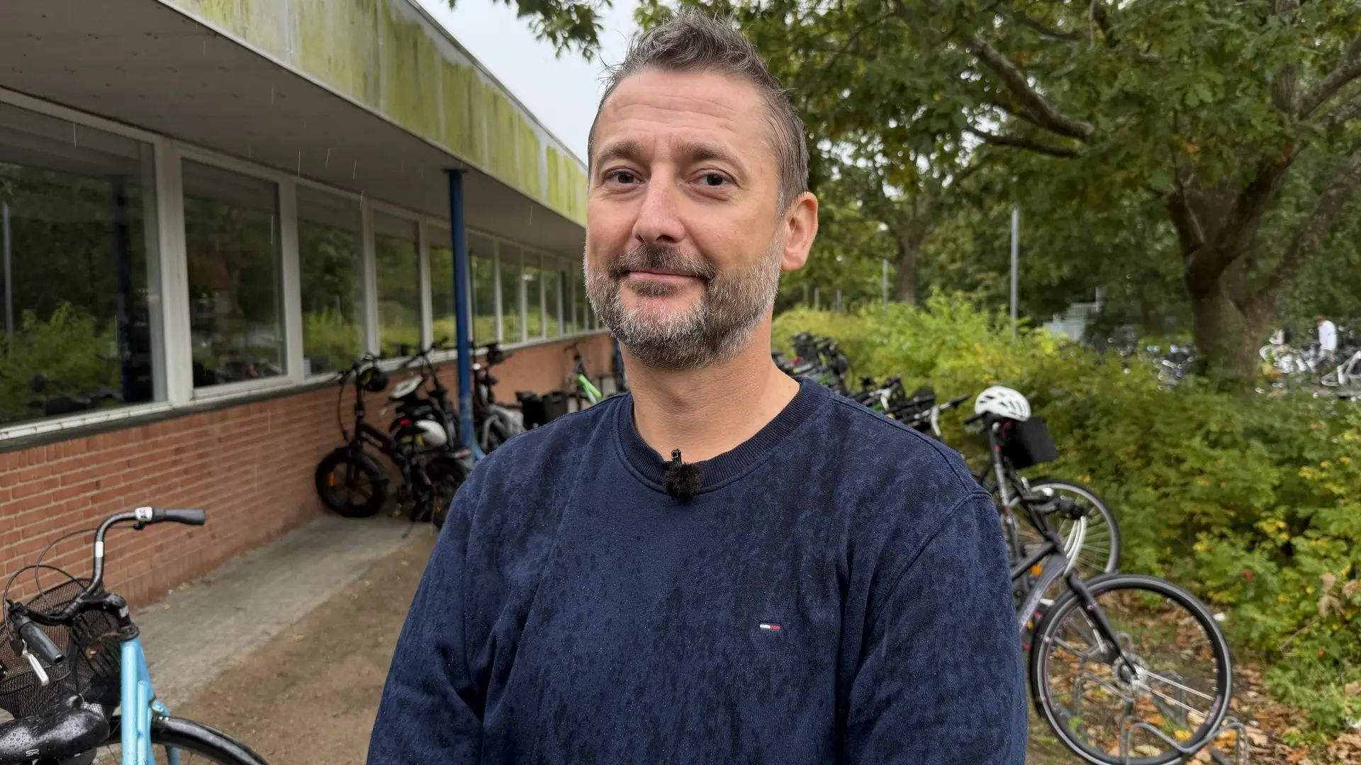 Politiet kontrollerede elkøretøjer ved skole: Kunne kun nå en brøkdel