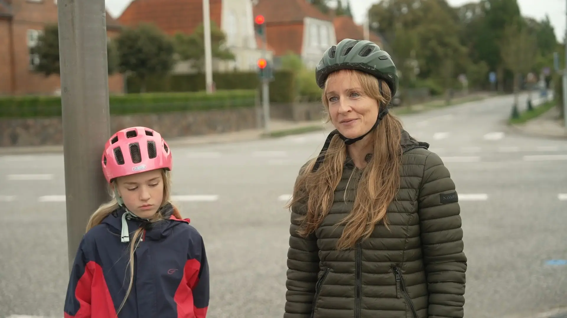 Mor ser unge cykle med livet som indsats - nu vil hun have ændret loven