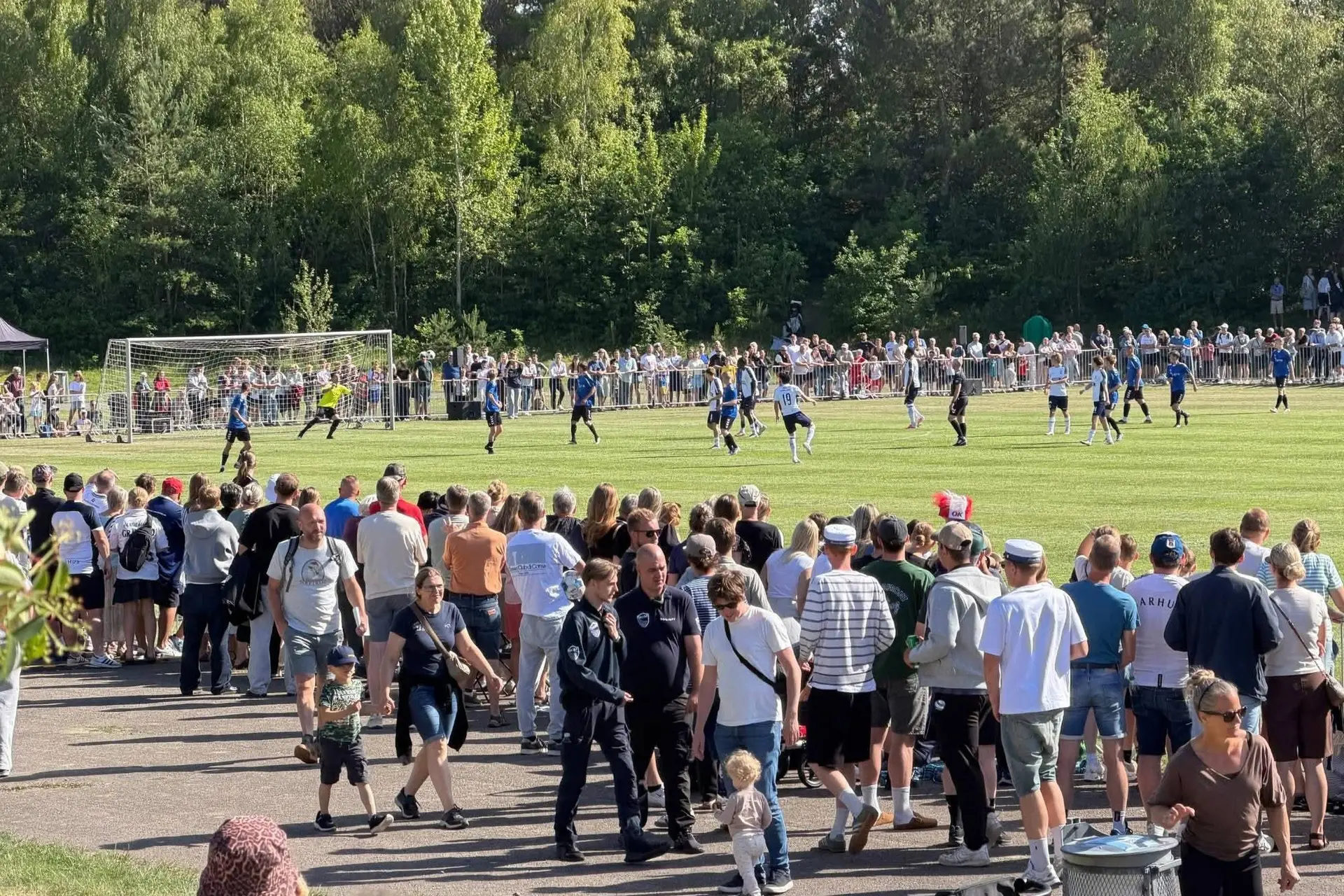 Superarrangement med AGF i sommersol. Men økonomien ramt af tydelig offside - Din Avis