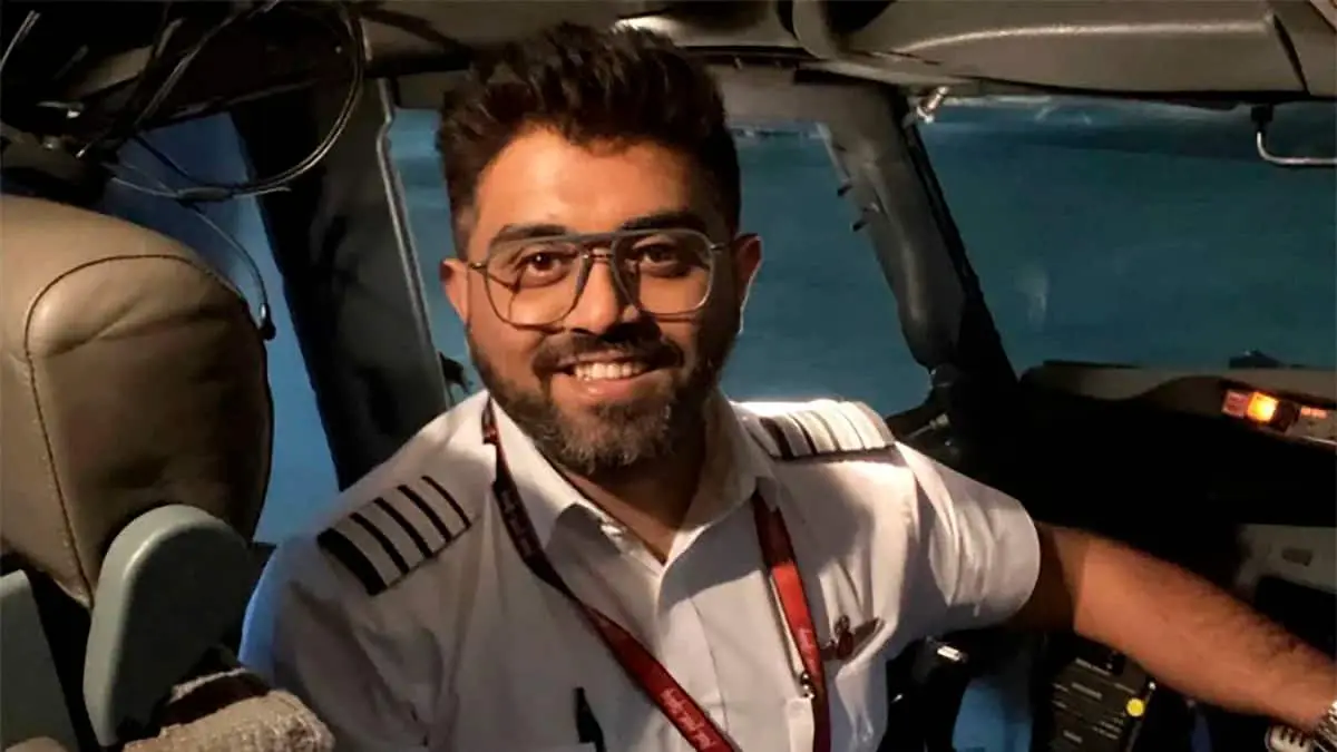 Pilot fortæller for første gang om flyangreb: 'Jeg ville ikke lade andre dø'