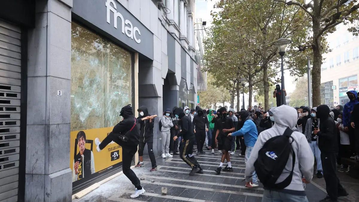 Belgisk storby indfører udgangsforbud efter voldsomme skoleprotester