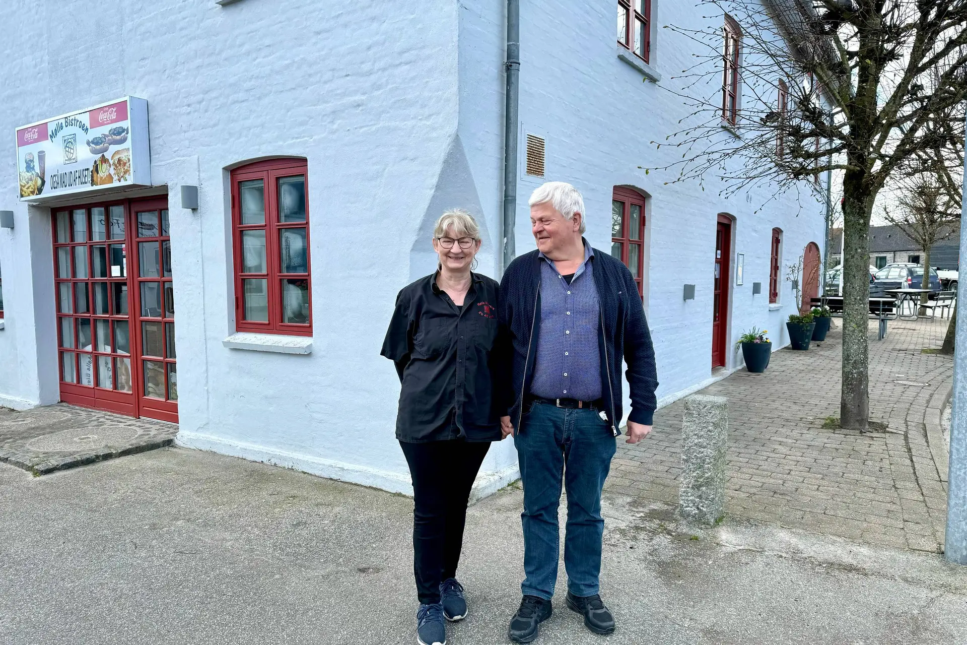 Brudte løfter og tomme lokaler: Nu giver Inge og Ole Møllebistroen endnu en chance - Din Avis
