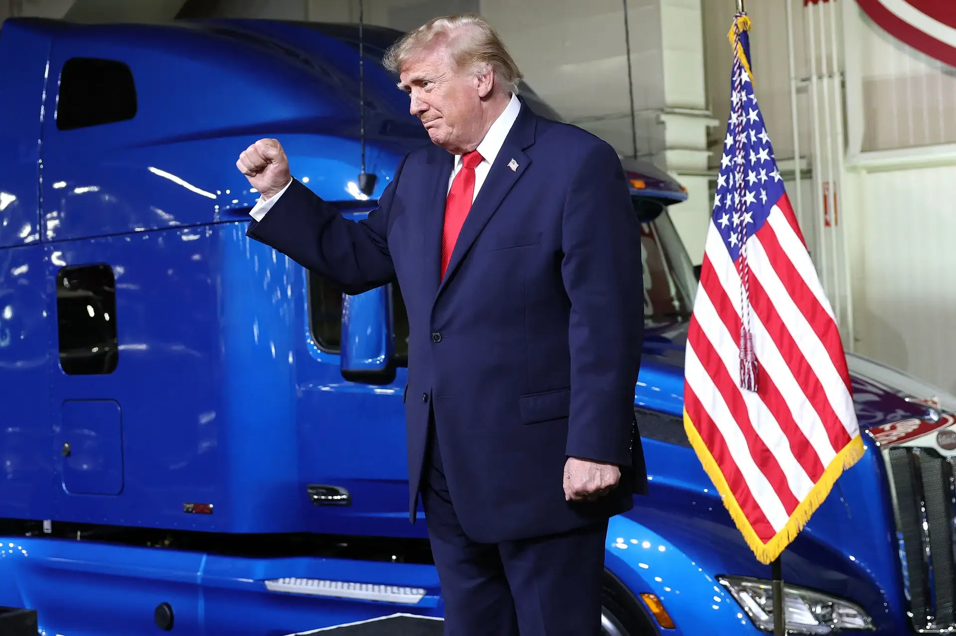 Trump skyder 32 dages valgkamp i gang i sikkert republikansk terræn