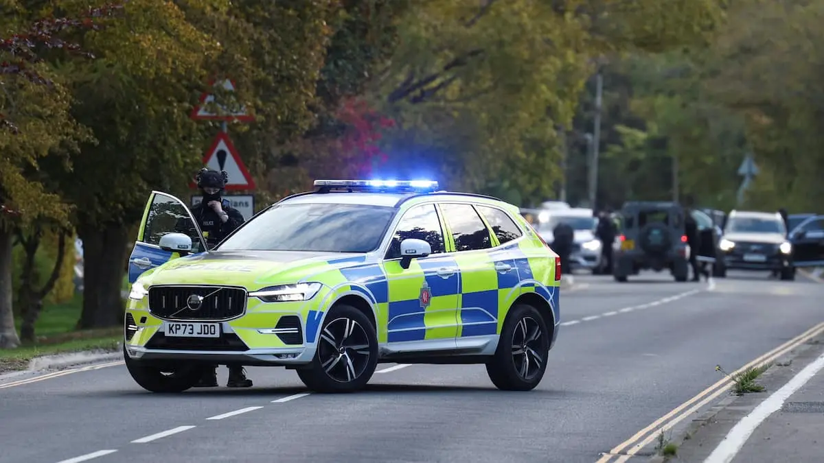 Britisk politi anholder flere nær militærbase brugt af USA