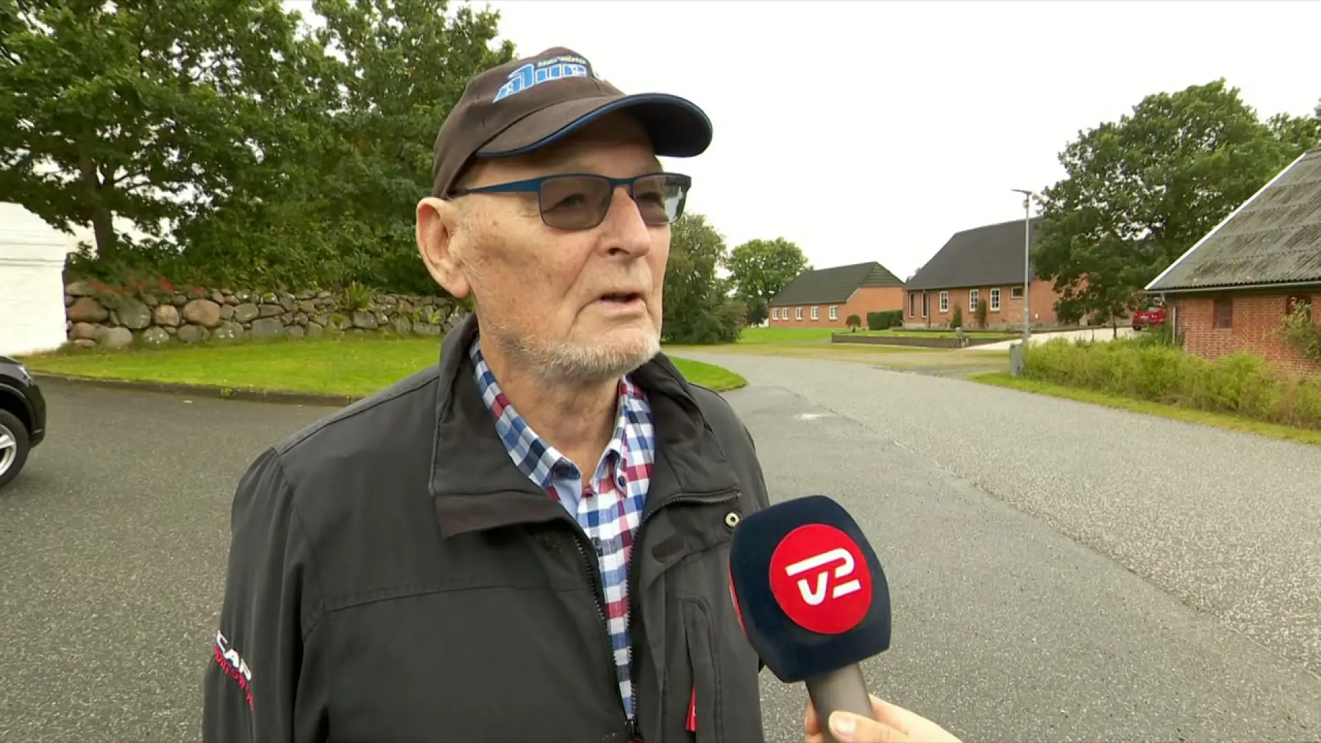 Ulve skydes allerede og graves ned eller brændes, siger beboer