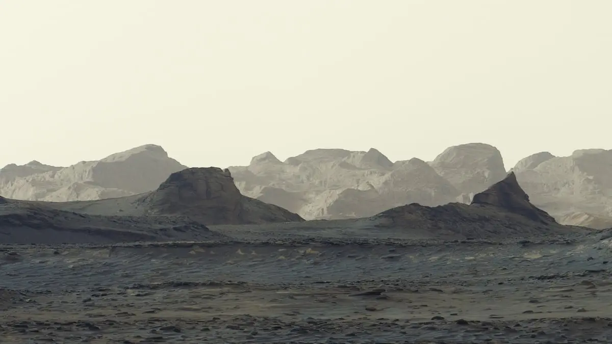Nasa frigiver billede af bjergrigt landskab på Mars ved daggry