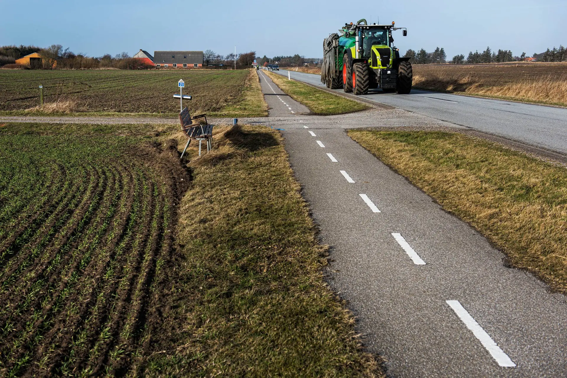 Nu er arbejdet med ny dobbeltrettet cykelsti i gang - Din Avis