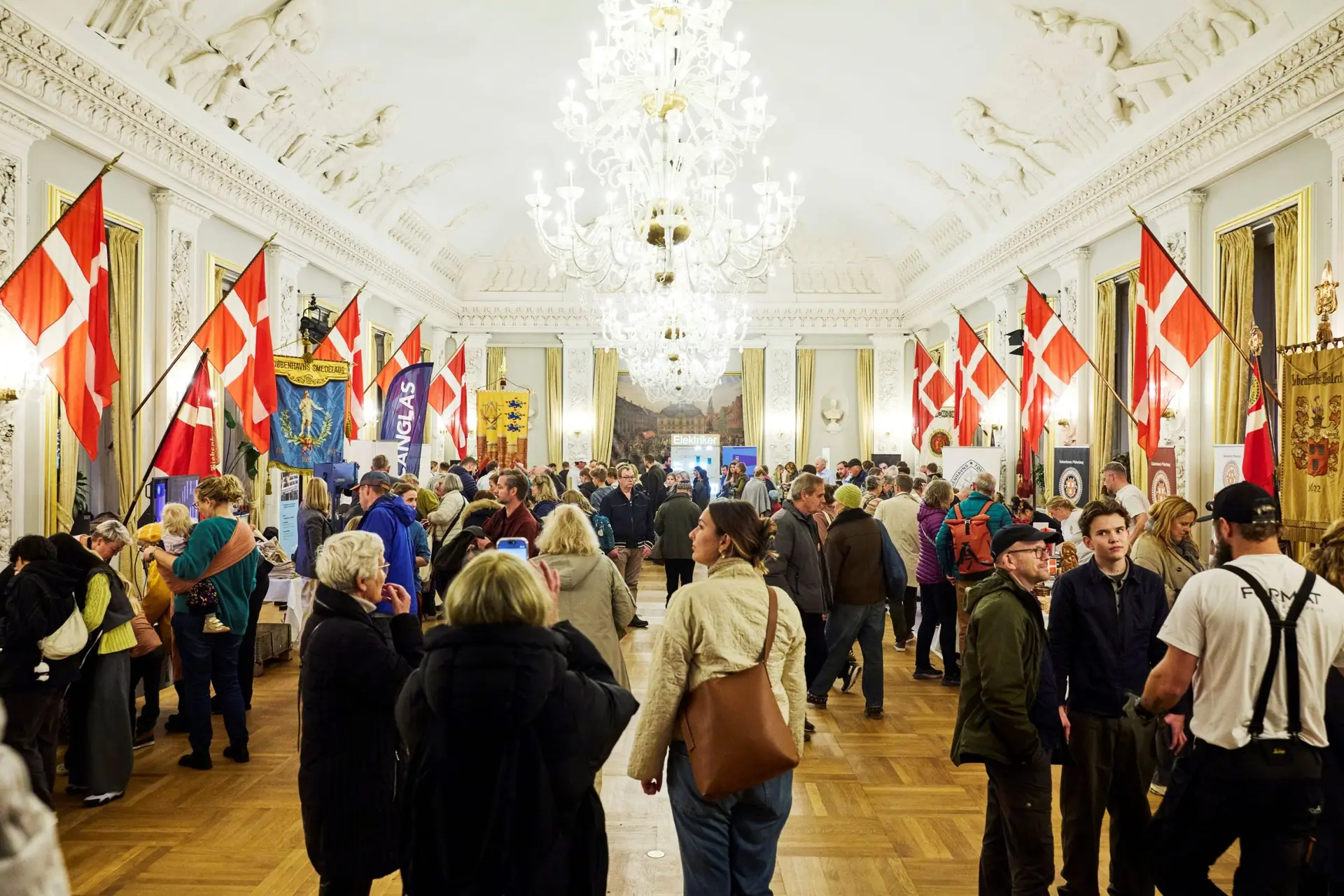 Nu kan du se den helt særlige verden bag de historiske mure