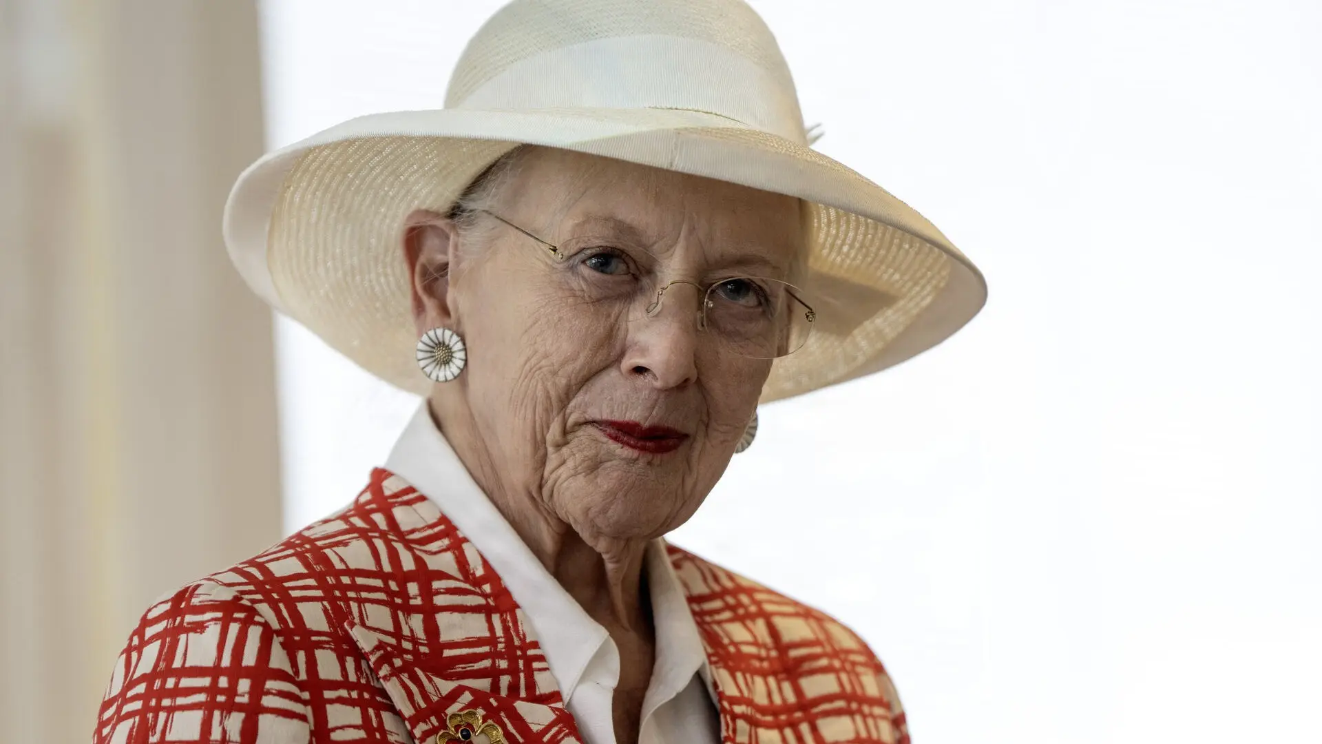 Dronning Margrethe er indlagt efter ildebefindende