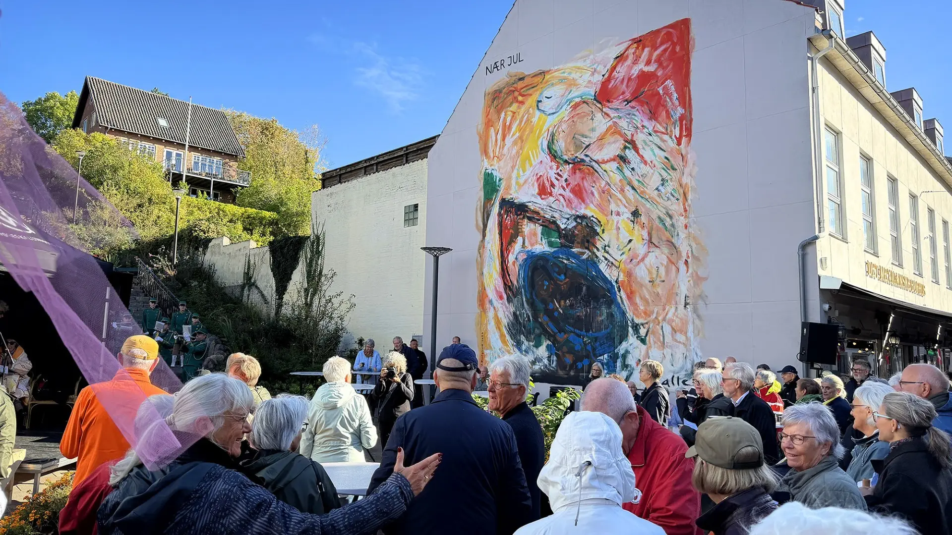 Afdød kunstner hyldes på gavl i Kalundborg