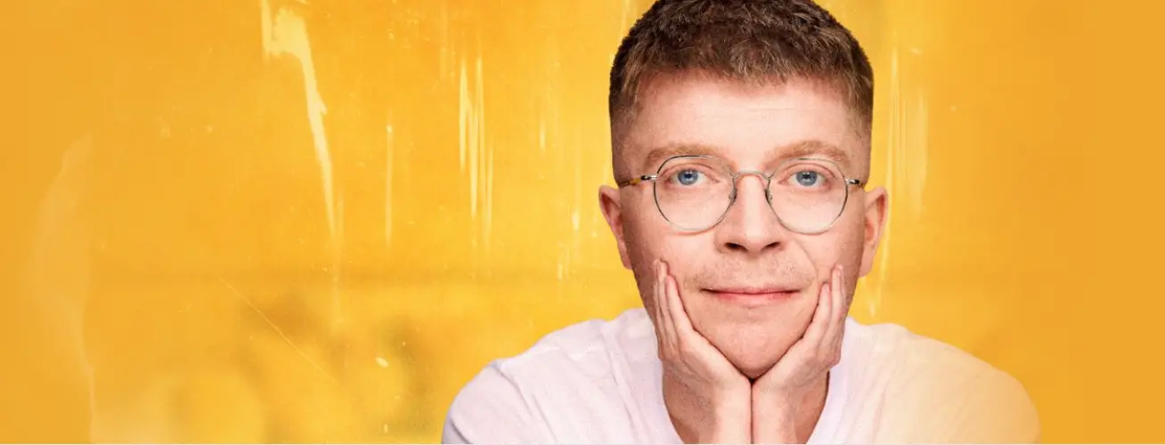 Blev snydt i eget tv-program: Nu kan du opleve Rasmus Wallbridge i Aalborg