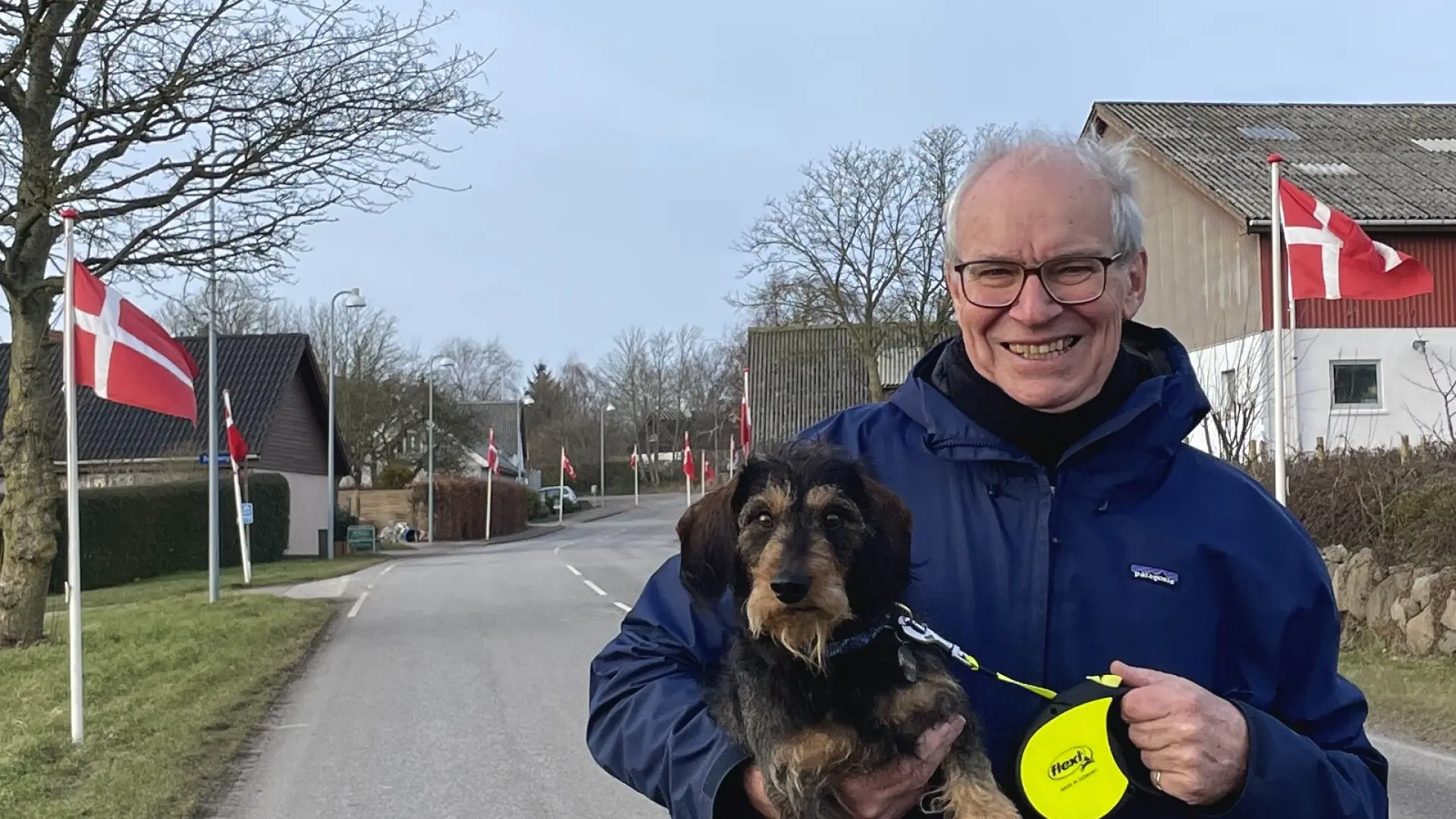 Hele byen flagede, da hans kone havde fødselsdag