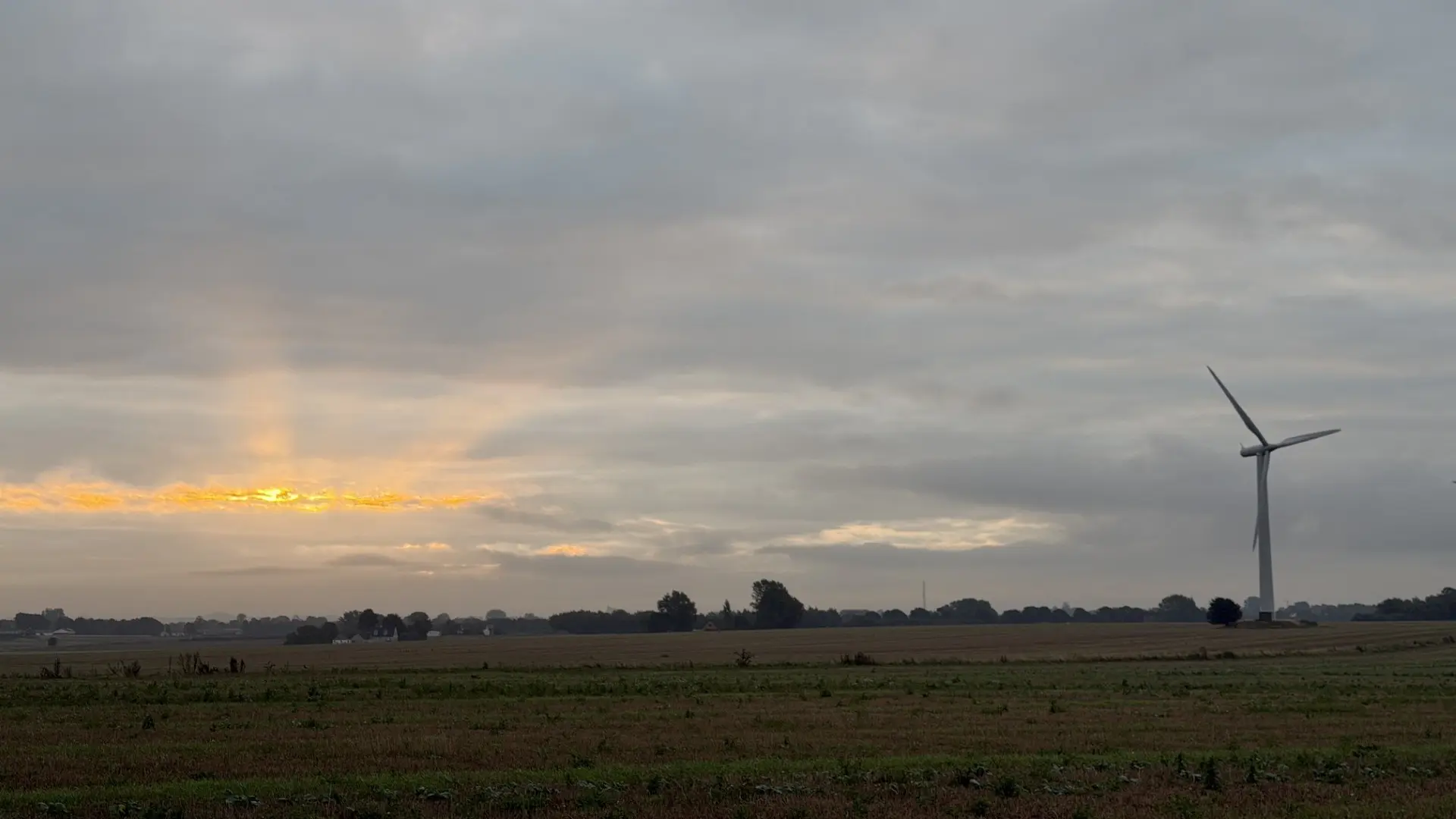 Solstrejf og byger lørdag