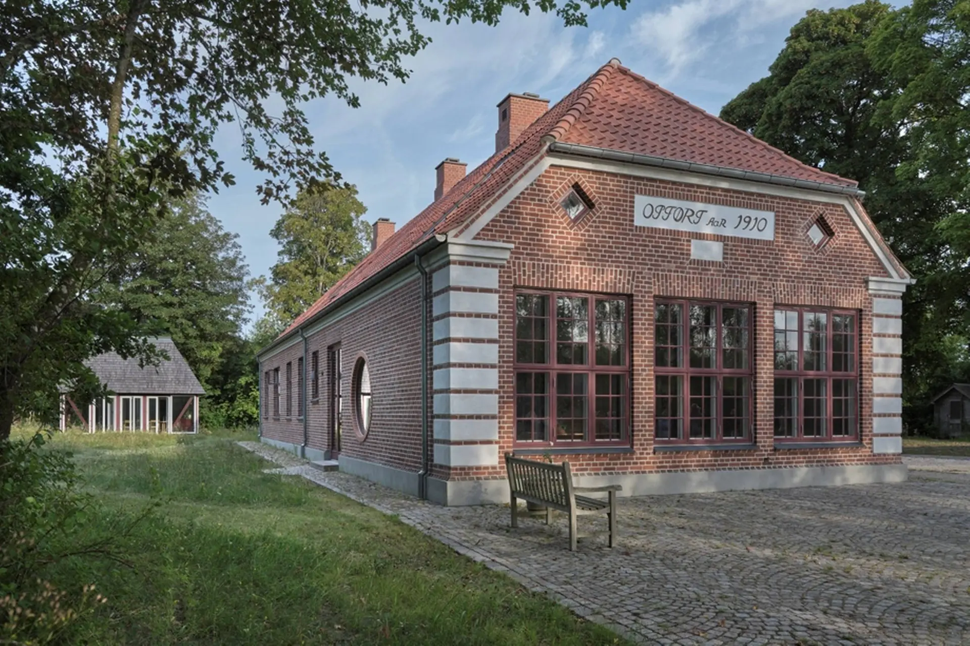 Gammel skolebygning fra 1910 hyldet som grøn frontløber - Din Avis