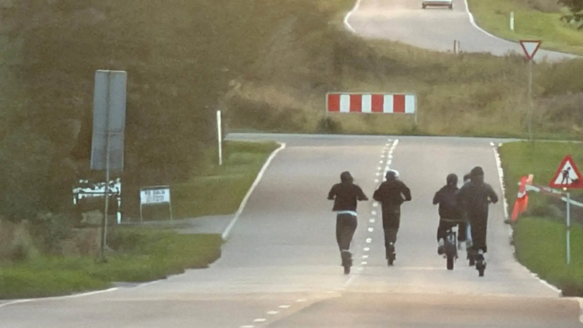 Datter rystet efter møde med unge på el-løbehjul