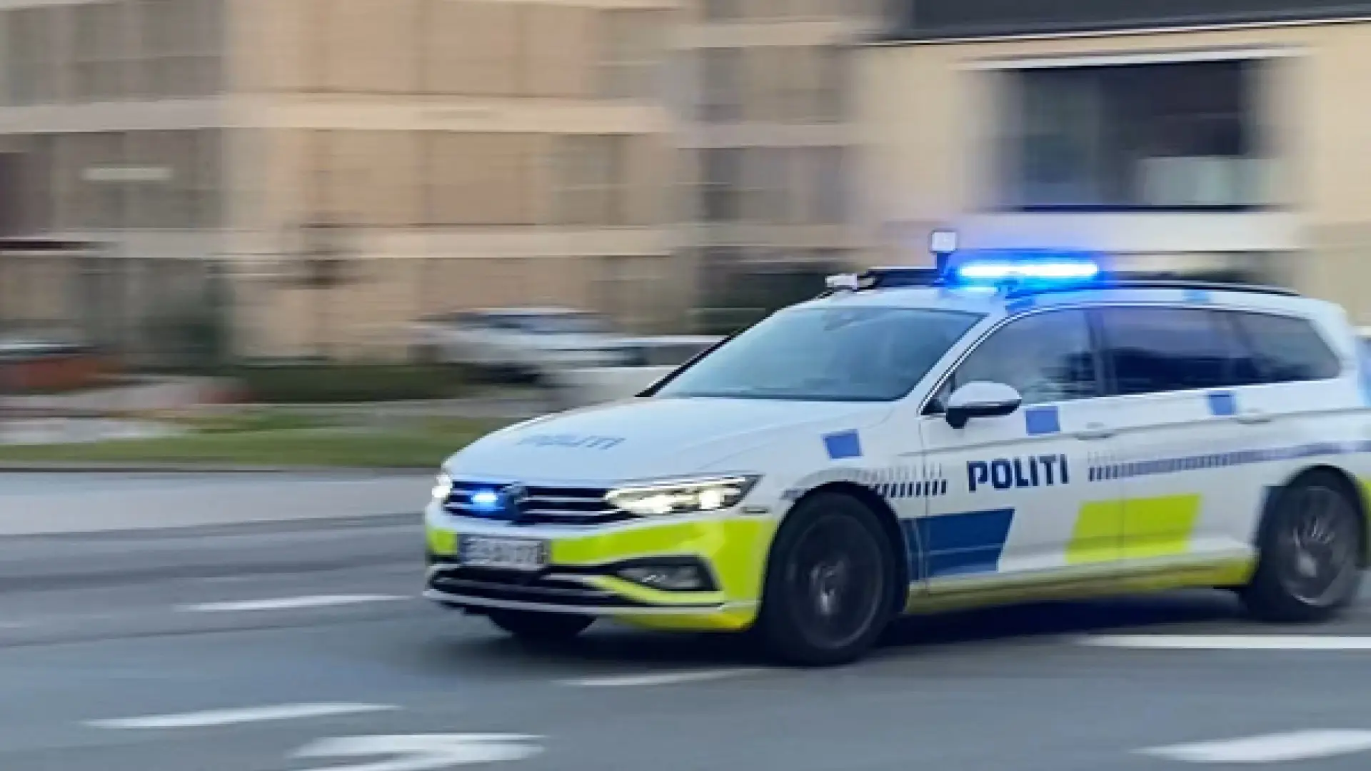 Narkobilist kørte over for rødt
