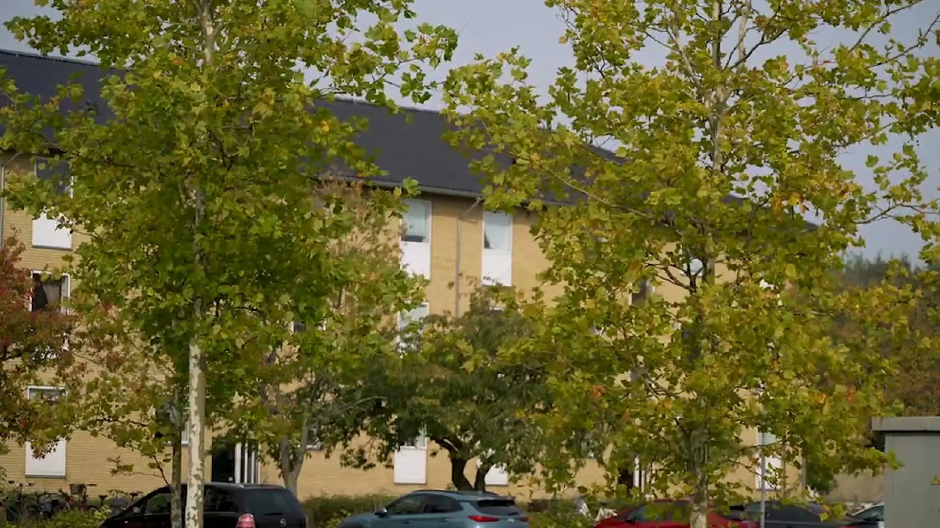 I den lille bydel frygter familierne, at manden kommer igen