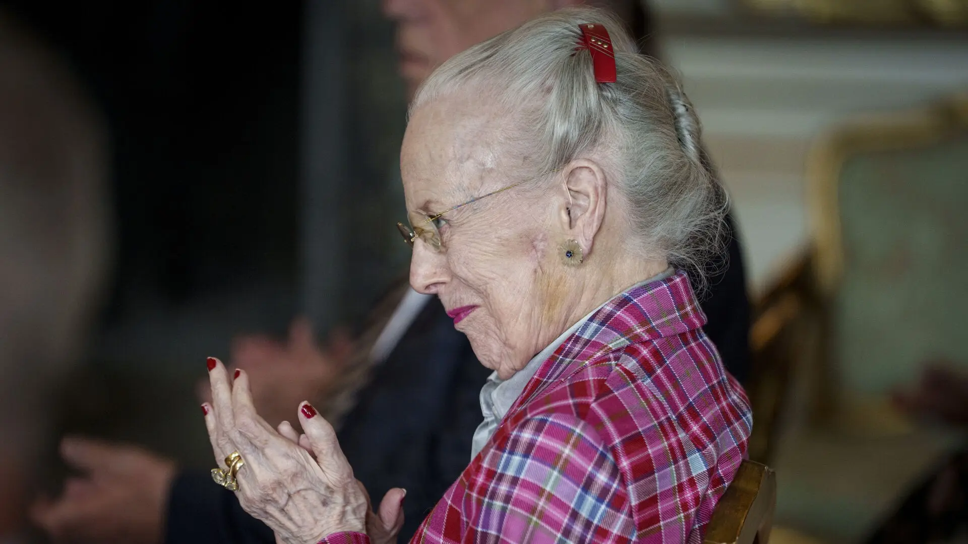 Dronning Margrethe indlagt efter ildebefindende