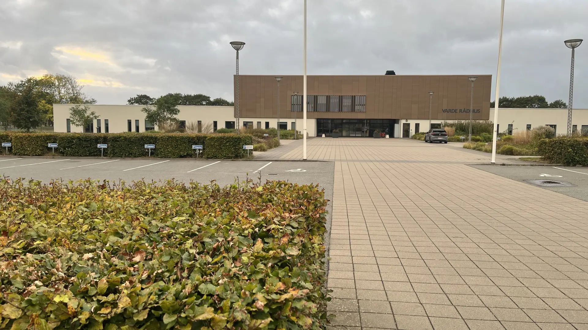 Nu får politikere og politibetjente samme adresse