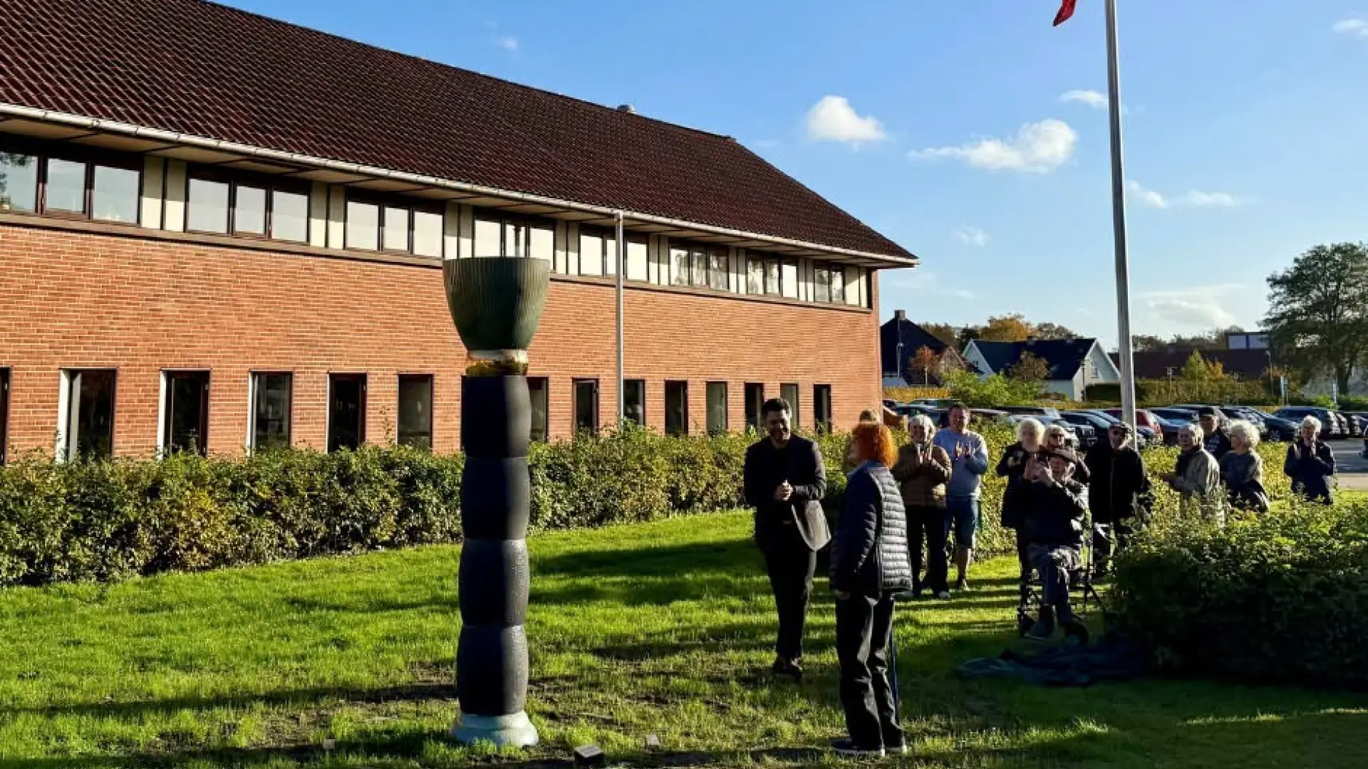 Lokale kunstnere donerer skulptur til rådhus