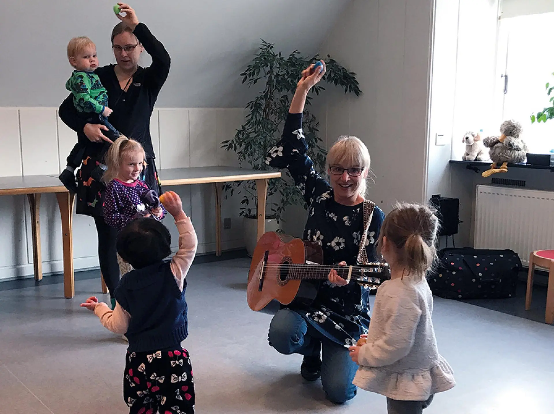 Småbørnsrytmik på Kristrup Bibliotek.