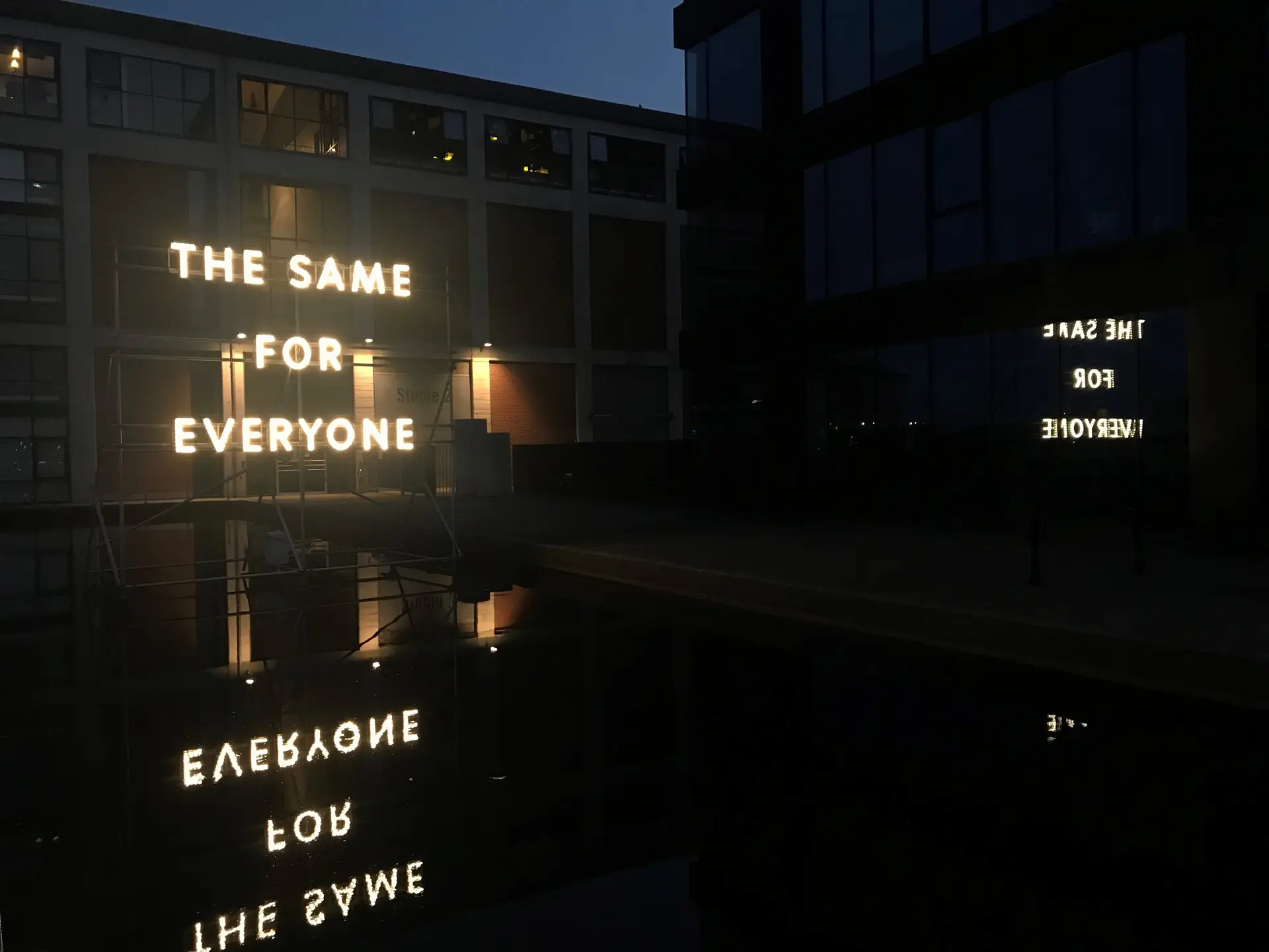 Lyskunst: The Same For Everyone